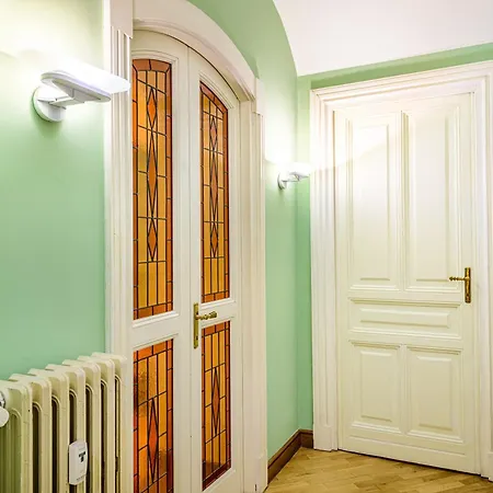 Lion Aparts * روما